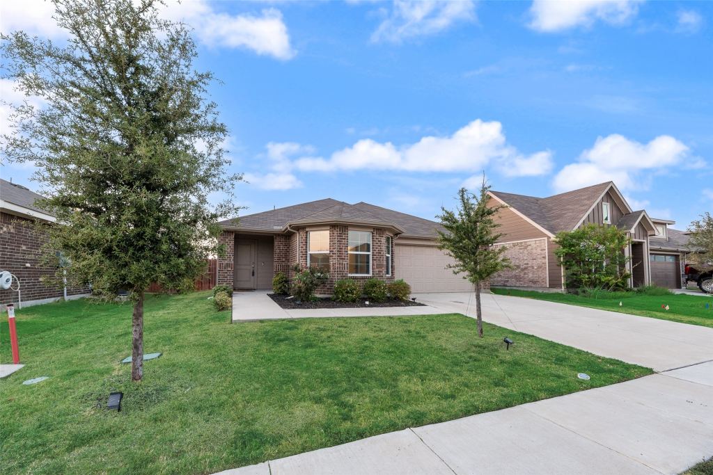716 Griffith Park Trail, Alvarado, TX 76009 — photo 1