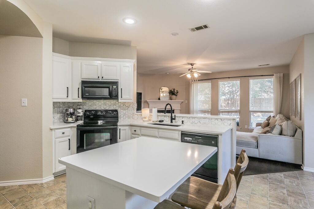 5009 Bedfordshire Drive, Fort Worth, TX 76135 — photo 1
