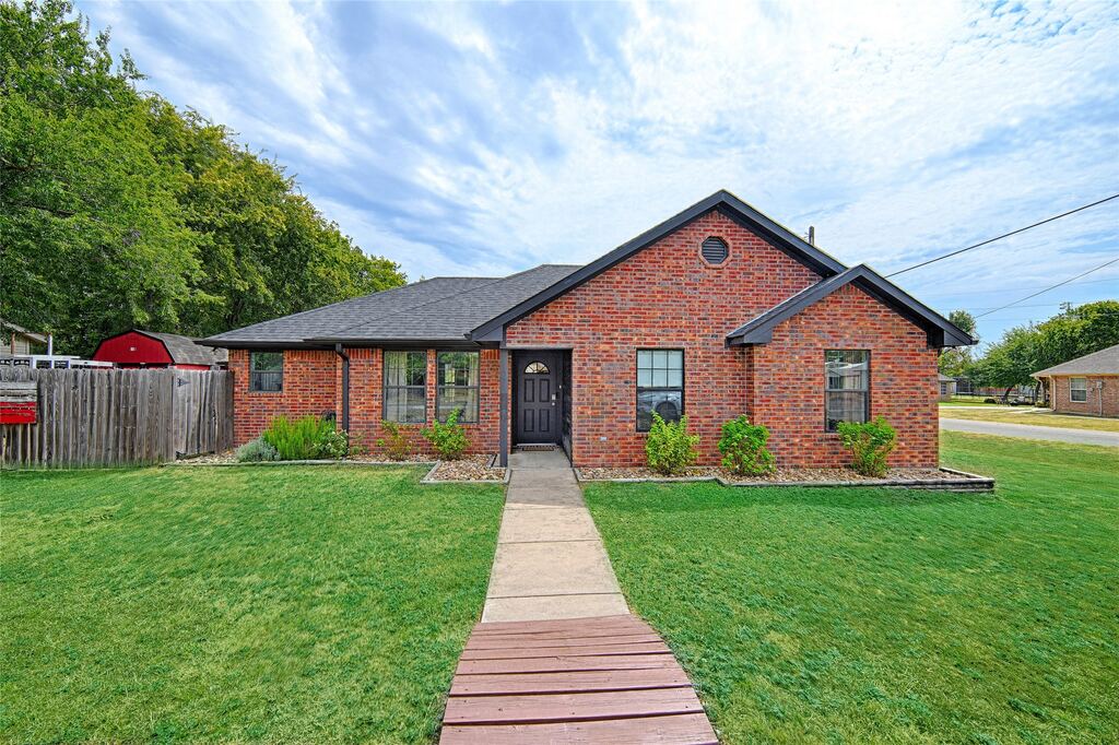 1102 14th Street, Honey Grove, TX 75446 — photo 1
