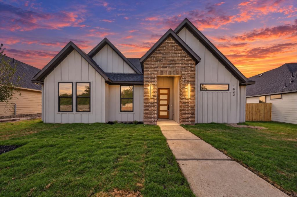 1632 W Wintergreen Road, Lancaster, TX 75134 — photo 1