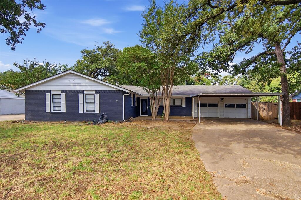 1704 Robin Road, Pantego, TX 76013 — photo 1