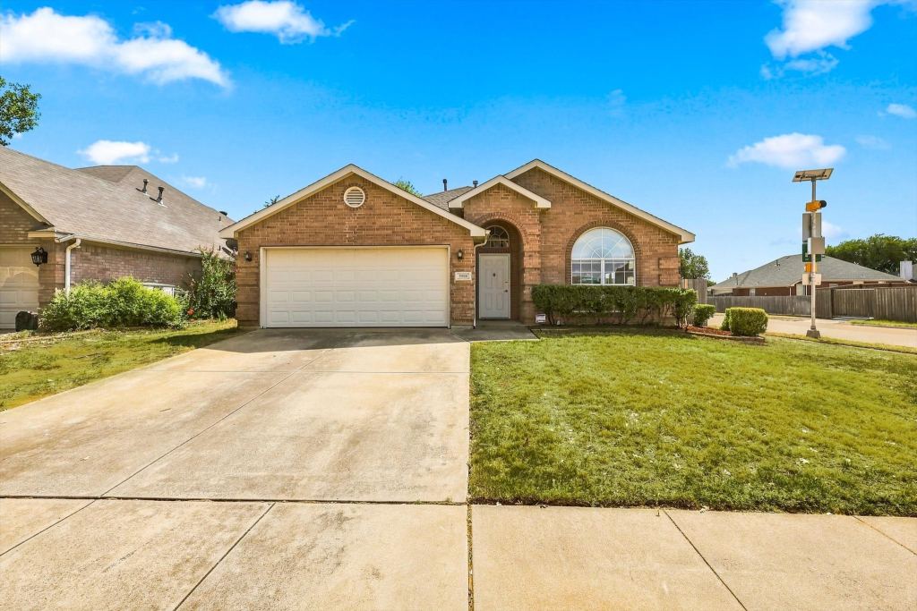 8900 San Joaquin Trail, Fort Worth, TX 76118 — photo 1