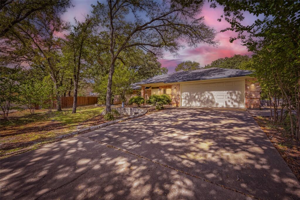5008 Tahoka Drive, De Cordova, TX 76049 — photo 1