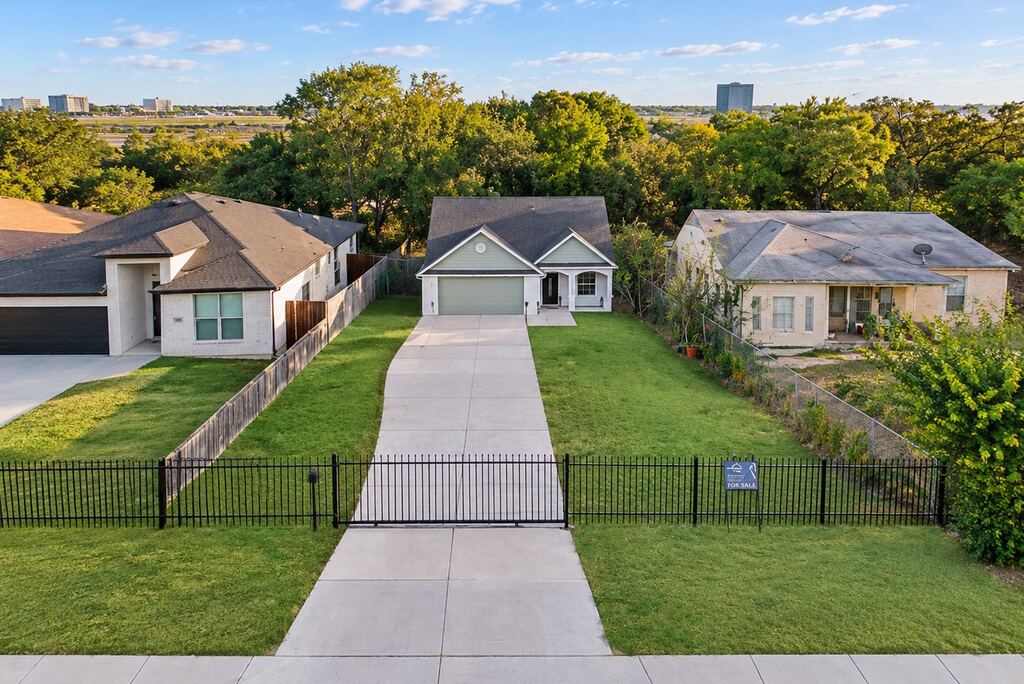 3022 Canada Drive, Dallas, TX 75212 — photo 1