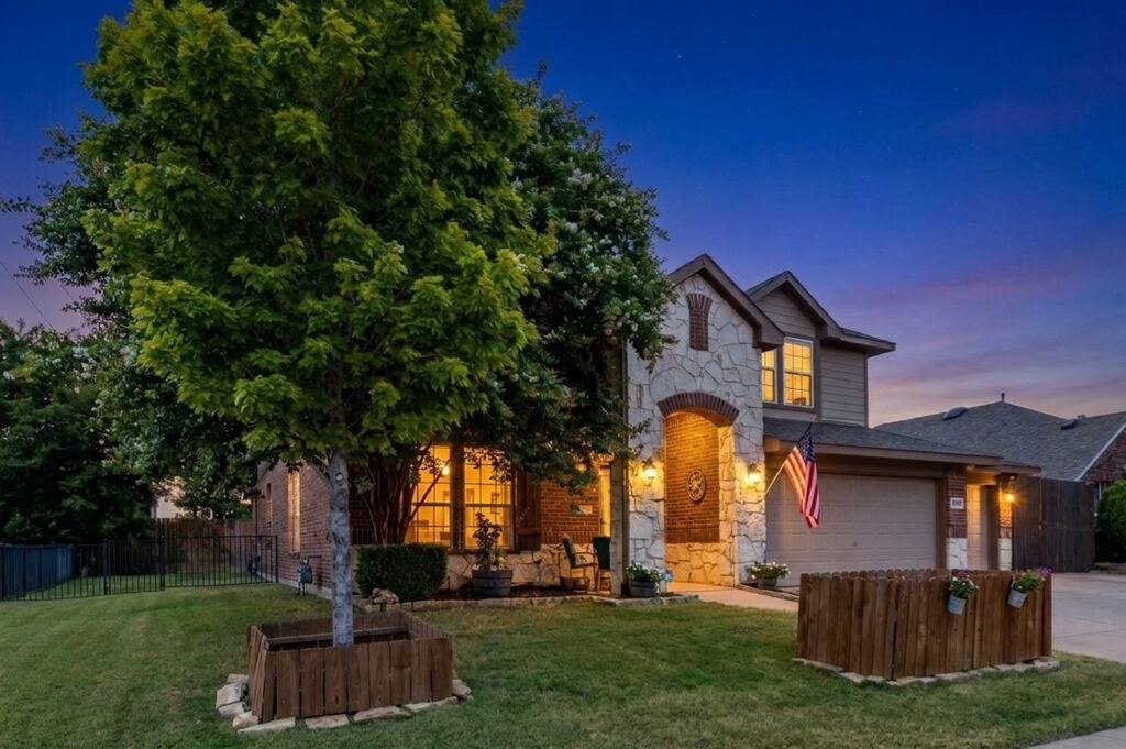 15647 Gatehouse Drive, Fort Worth, TX 76262 — photo 1