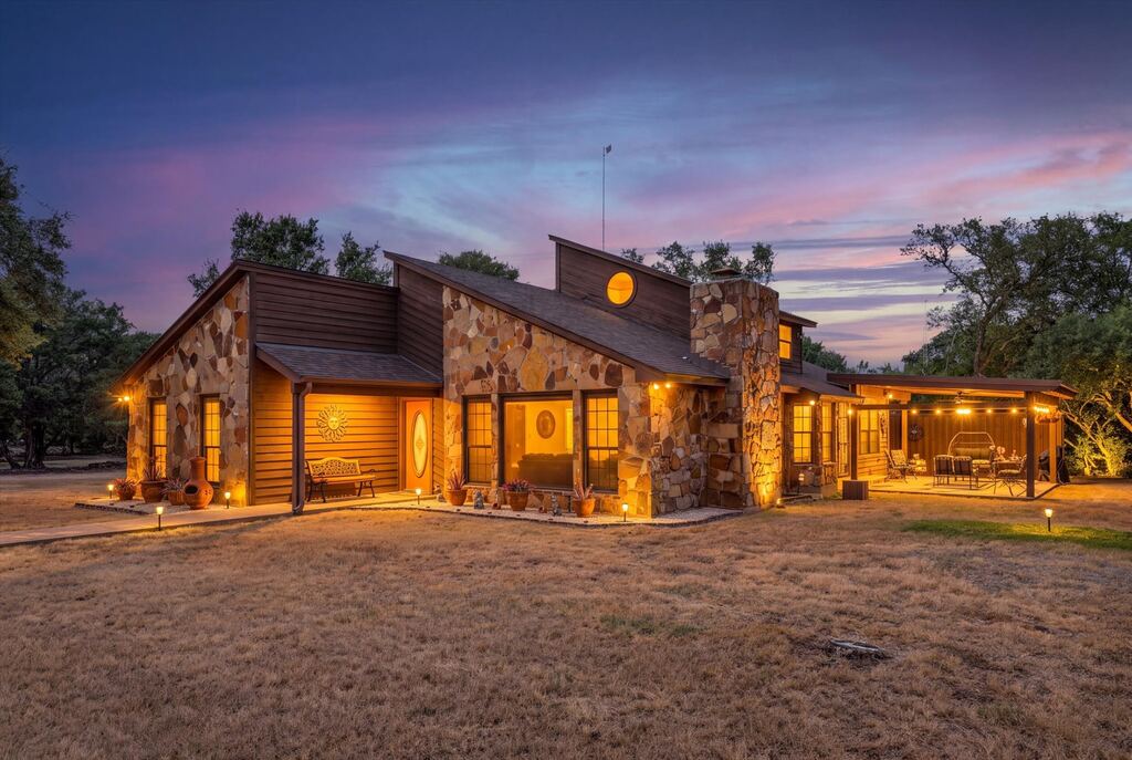 1438 Bend Of The Bosque Road, China Spring, TX 76633 — photo 1