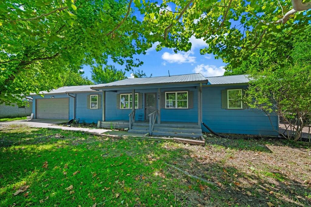104 Parker Street, Italy, TX 76651 — photo 1