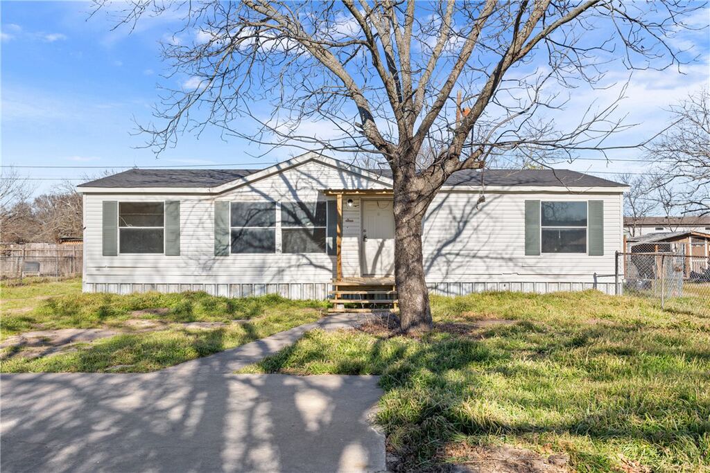 1615 Crockett Street, Bellmead, TX 76705 — photo 1