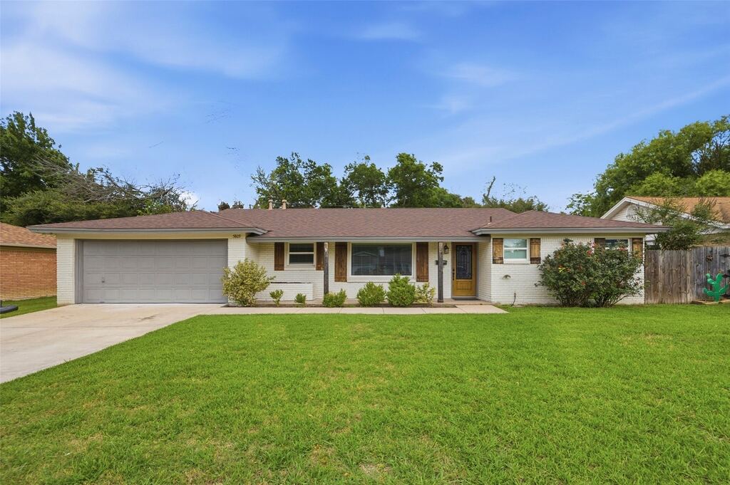 5809 Waltham Avenue, Fort Worth, TX 76133 — photo 1