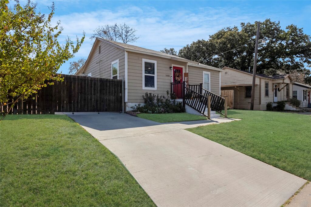 1601 Andrew Avenue, Fort Worth, TX 76105 — photo 1
