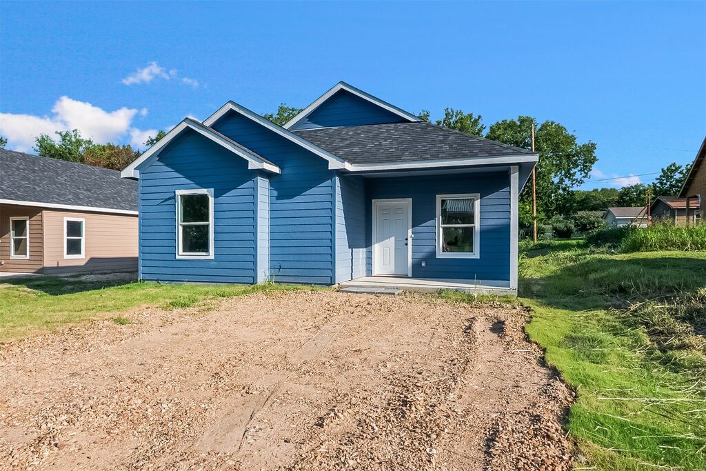 211 W Elm Street, Whitewright, TX 75491 — photo 1