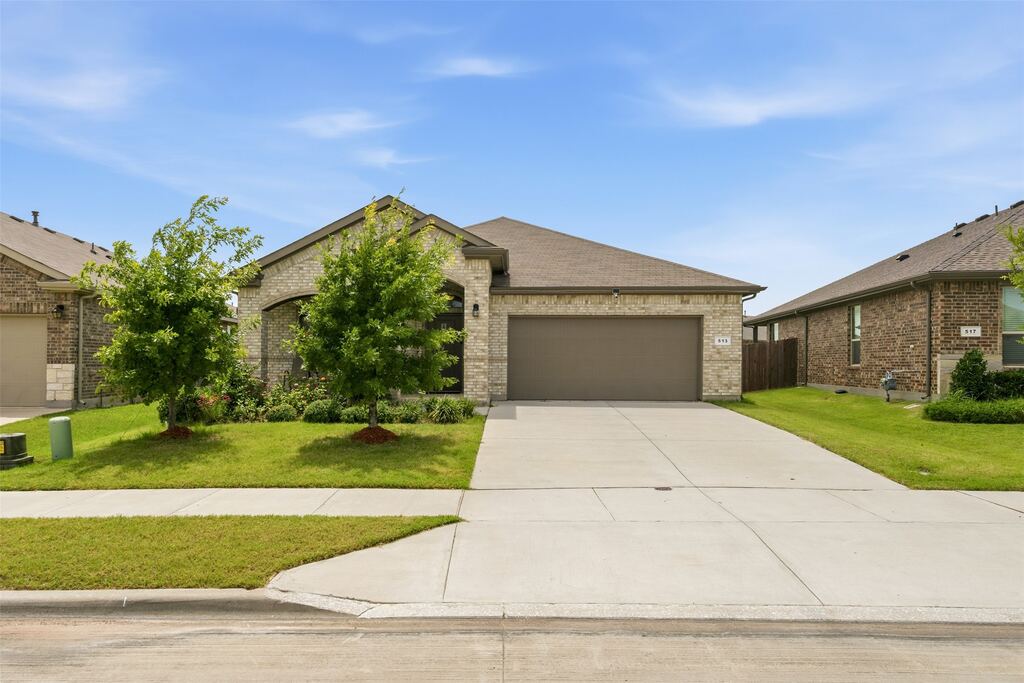513 Frenchpark Drive, Fort Worth, TX 76052 — photo 1