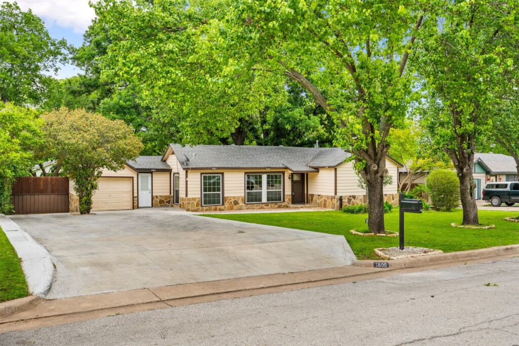 1800 Brook Hollow Drive, Fort Worth, TX 76114 — photo 1