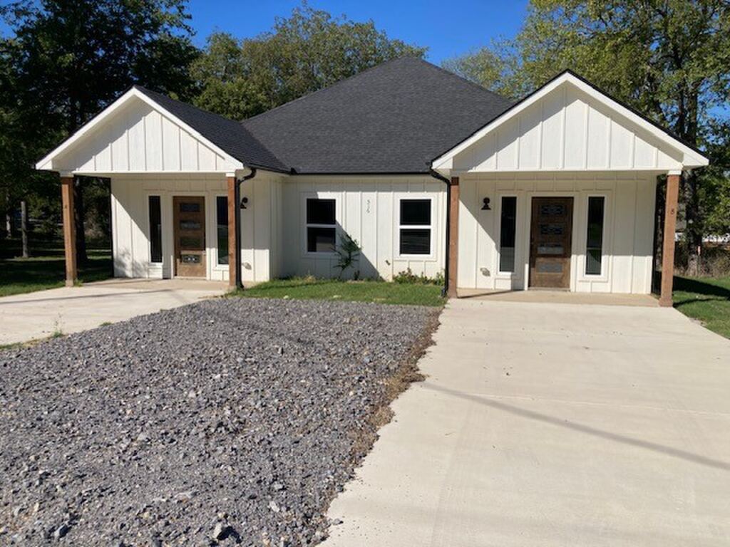 516 S 4th Street A, Bonham, TX 75418 — photo 1