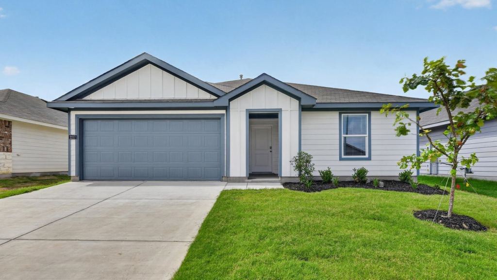 807 SOMERSET Way, Hillsboro, TX 76645 — photo 1