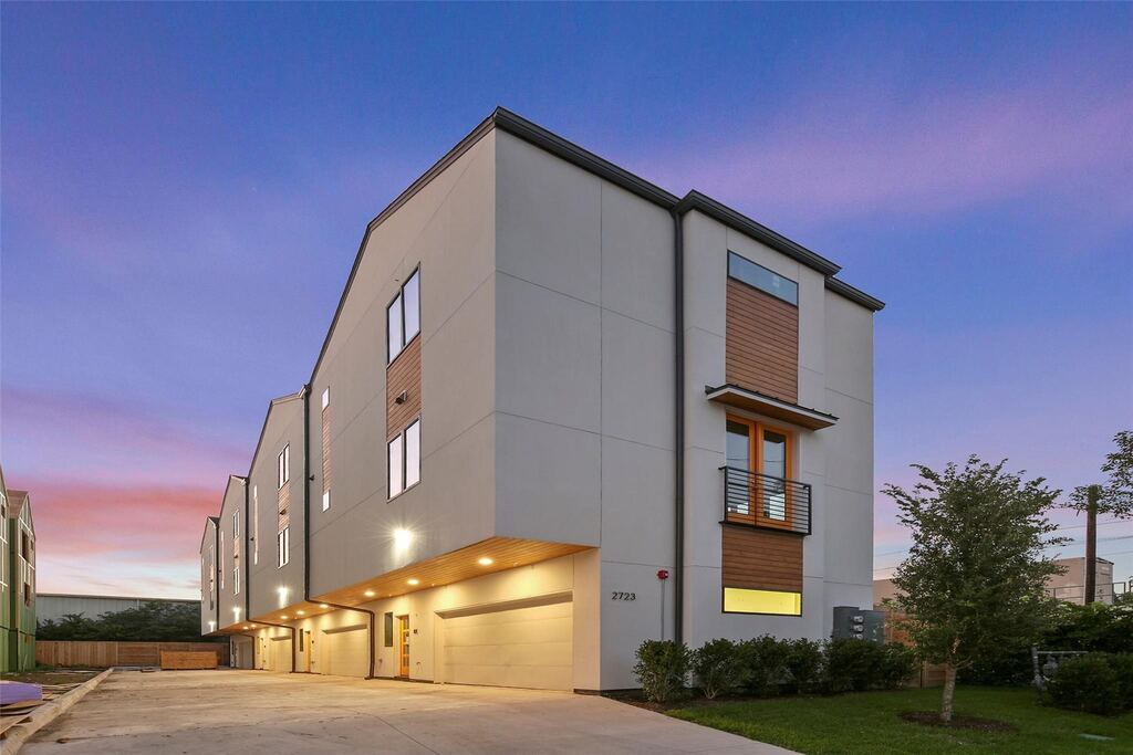 2723 Kimsey Drive 104, Dallas, TX 75235 — photo 1