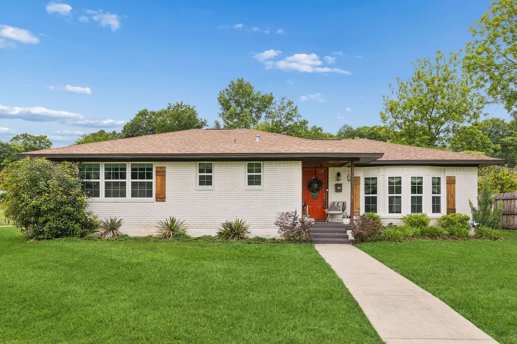 2306 W Five Mile Parkway, Dallas, TX 75224 — photo 1