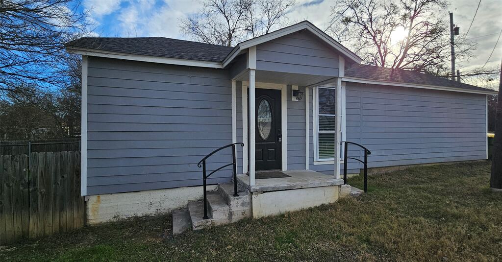 508 Gathings Avenue, Covington, TX 76636 — photo 1
