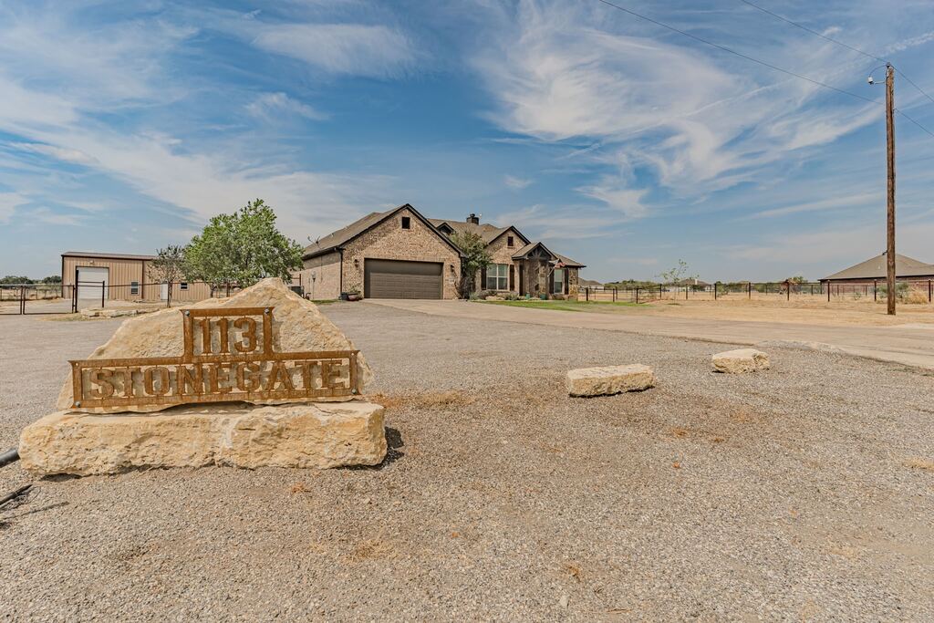 113 Stonegate Avenue, Brock, TX 76087 — photo 1
