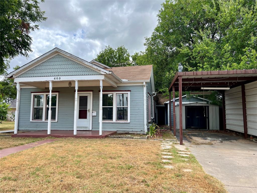 405 E South, Henrietta, TX 76365 — photo 1