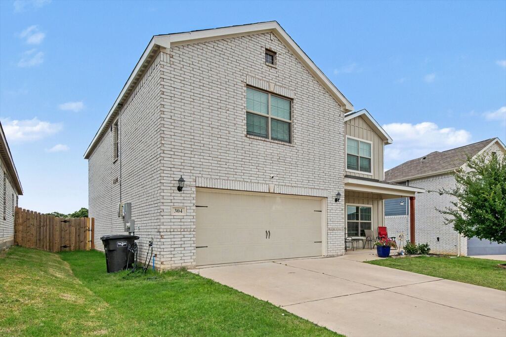304 Lowery Oaks Trail, Fort Worth, TX 76120 — photo 1