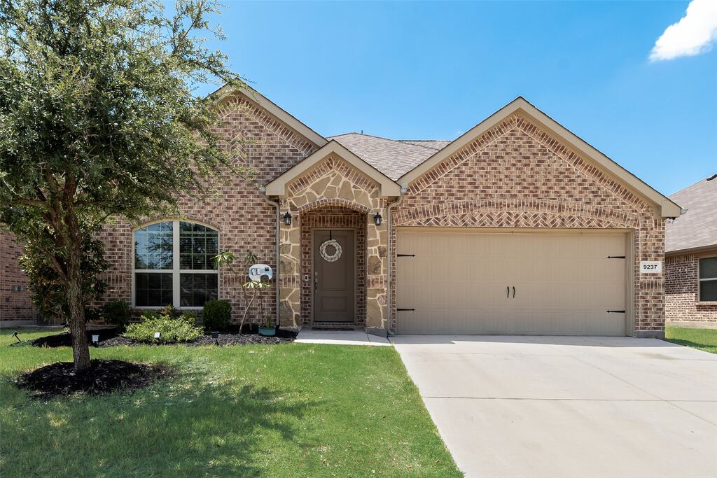 9237 Flying Eagle Lane, Fort Worth, TX 76131 — photo 1