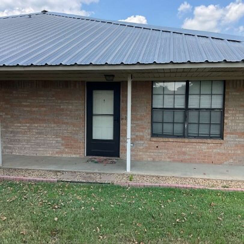 114 N Crockett, Edgewood, TX 75117 — photo 1