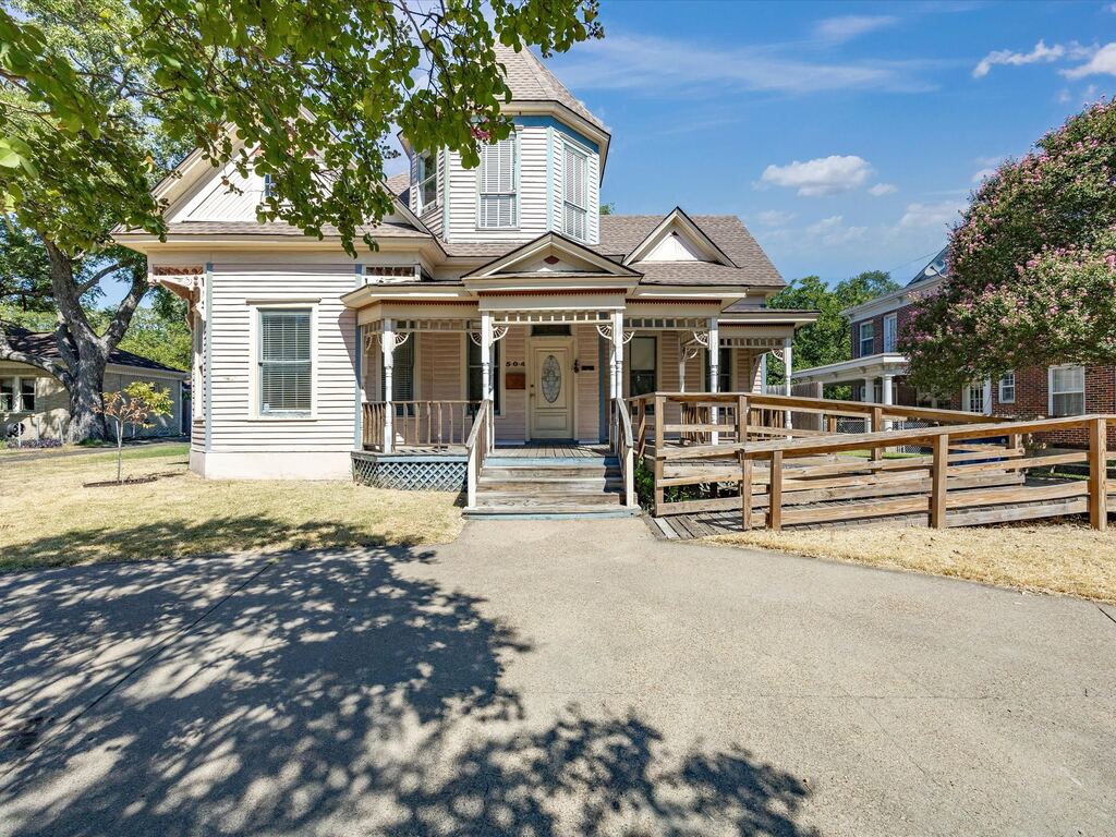 504 W Knox Street, Ennis, TX 75119 — photo 1