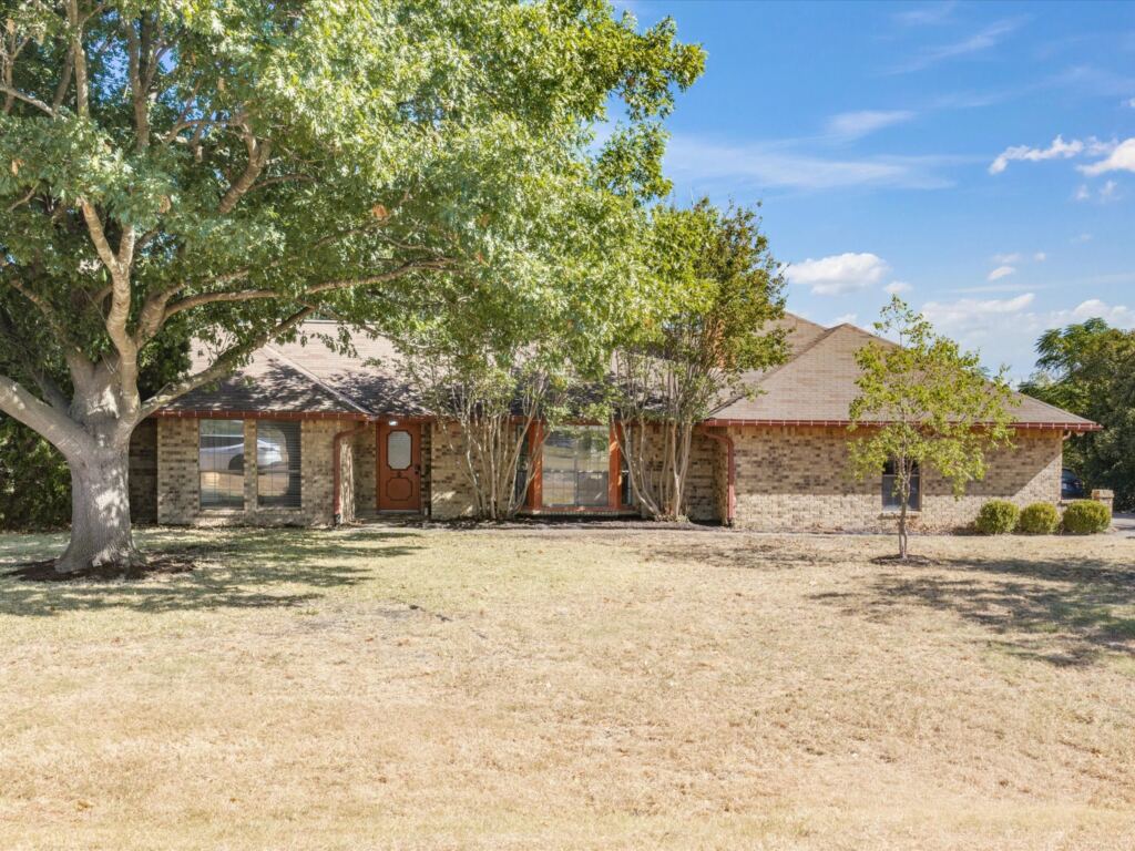 840 Lynn Ann Drive, Red Oak, TX 75154 — photo 1