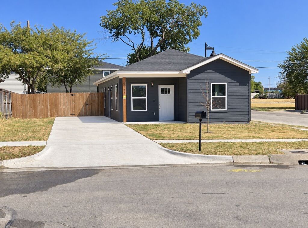1137 Stella Street, Fort Worth, TX 76104 — photo 1