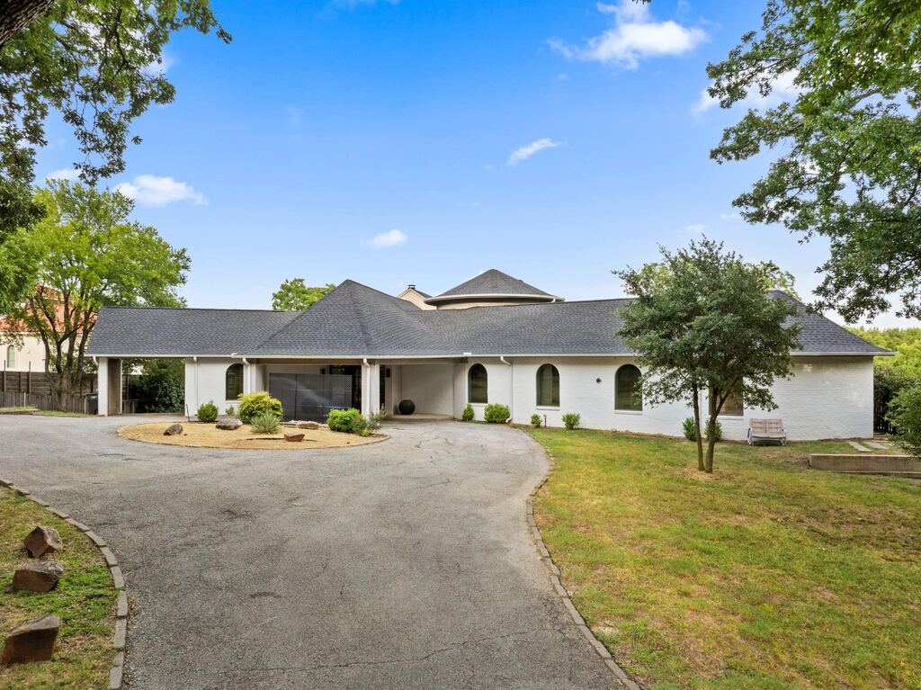 8542 Meadowbrook Drive, Fort Worth, TX 76120 — photo 1