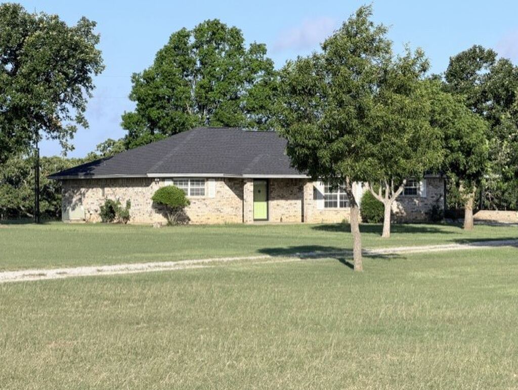 4316 Leona Road, Bowie, TX 76230 — photo 1