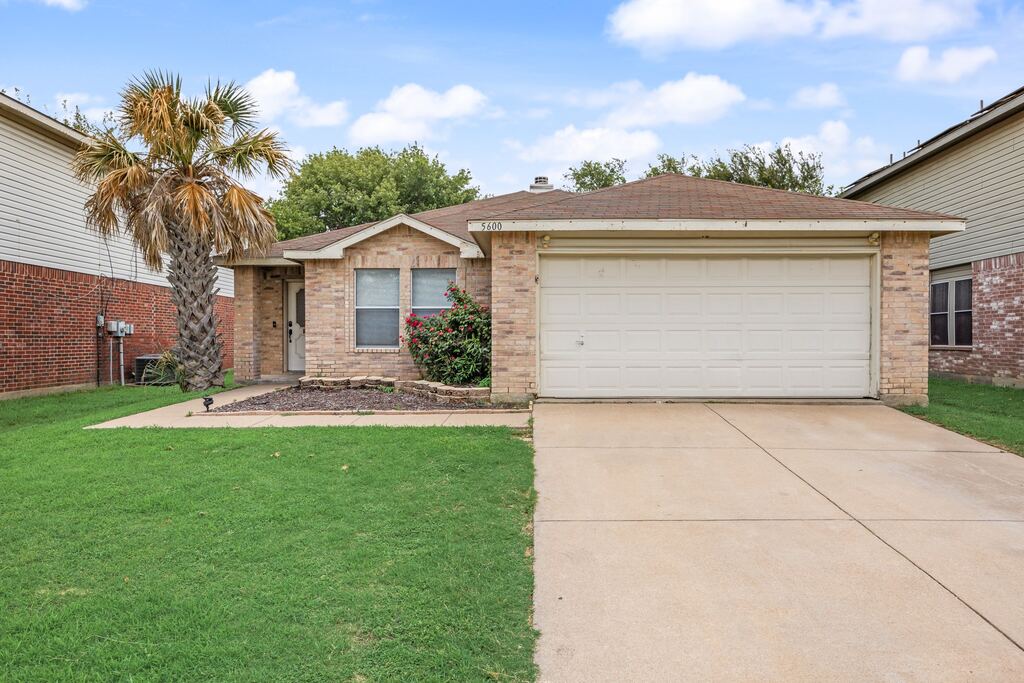 5600 Wiltshire Drive, Fort Worth, TX 76135 — photo 1