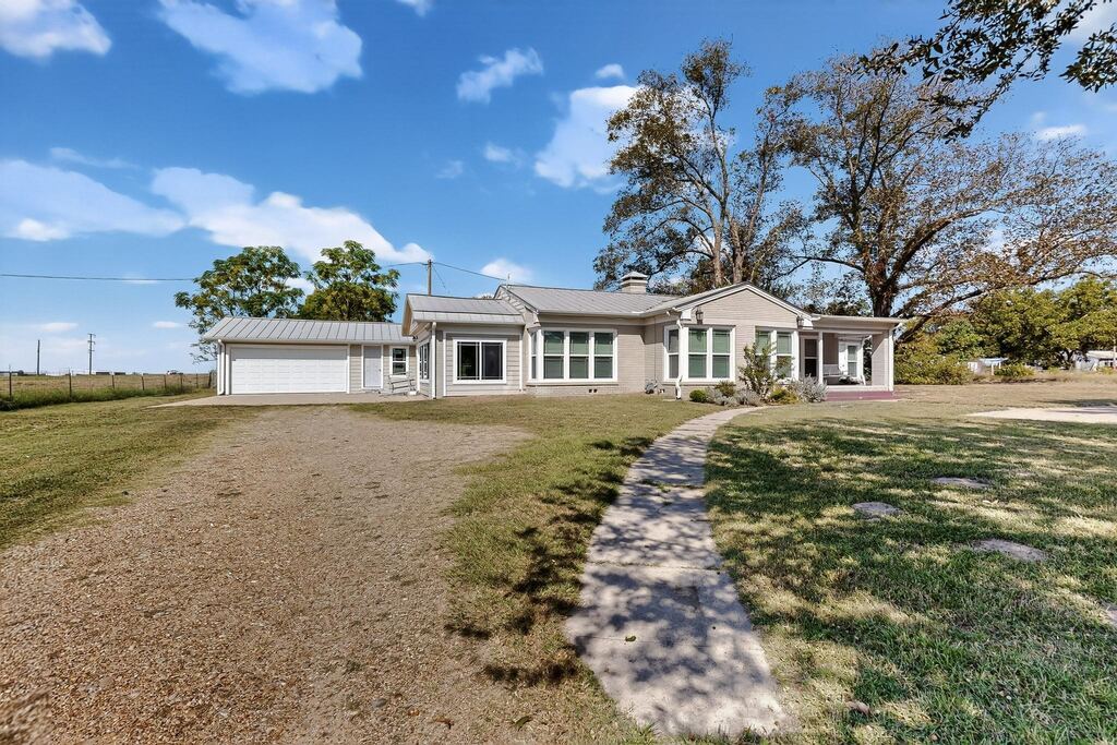 1800 W Frank Street, Grand Saline, TX 75140 — photo 1