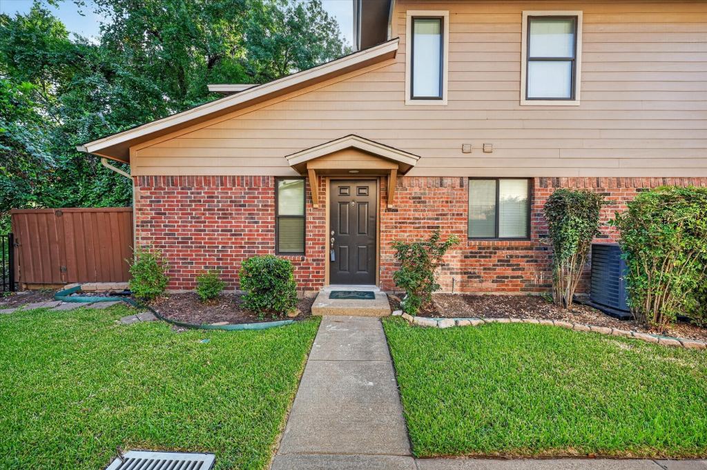 5662 Cedar Creek Drive, Benbrook, TX 76109 — photo 1