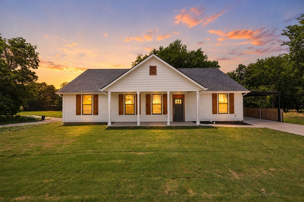 108 S Manson Street, Wolfe City, TX 75496 — photo 1