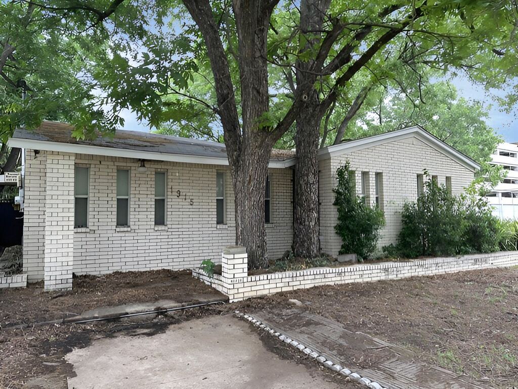 1915 Prairie View Drive, Dallas, TX 75235 — photo 1