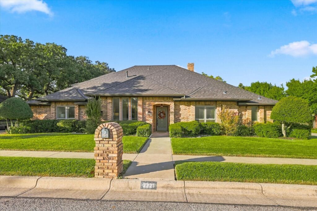 2221 Pine Thicket Lane