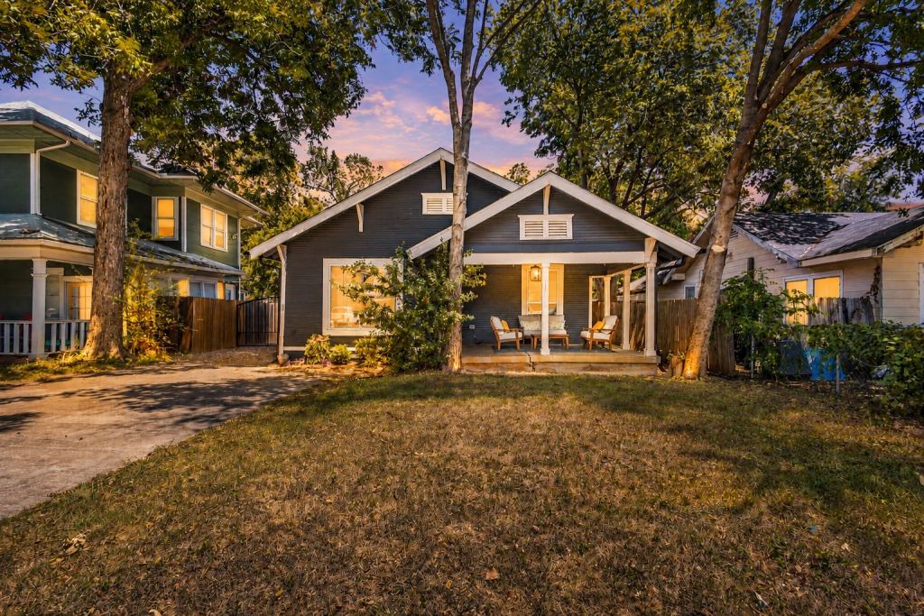406 S Montreal Avenue, Dallas, TX 75208 — photo 1