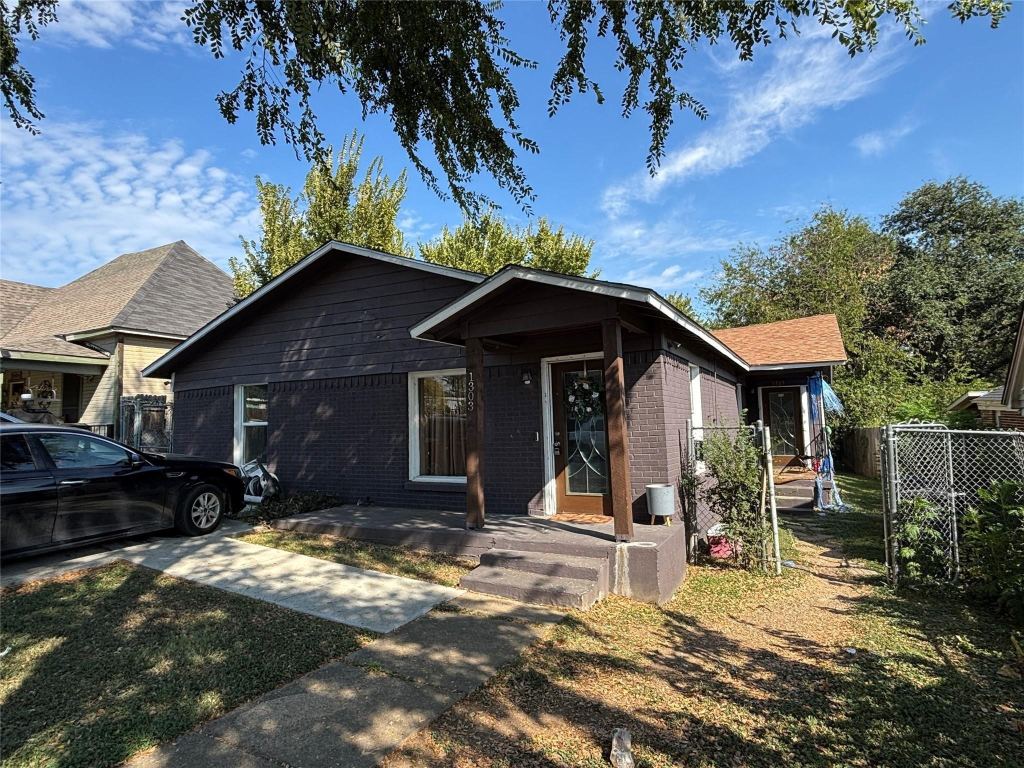 1303 E Myrtle Street, Fort Worth, TX 76104 — photo 1