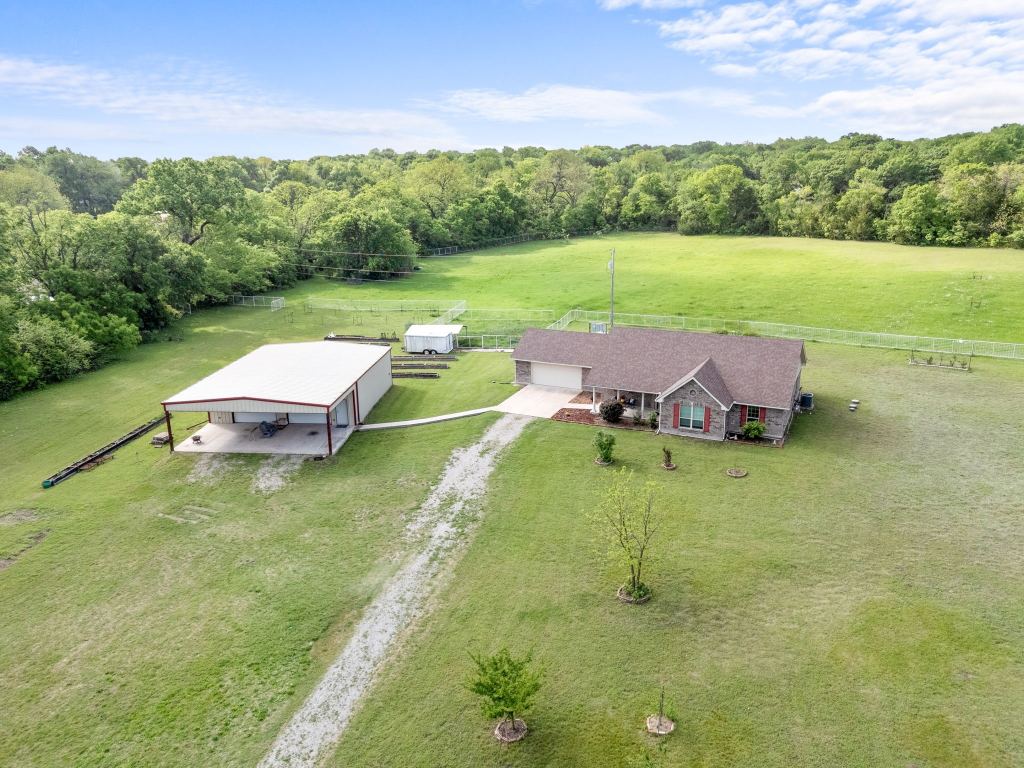 254 Jackson Road, Whitewright, TX 75491 — photo 1