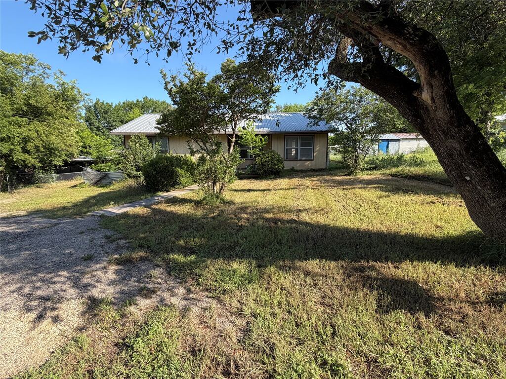 111 Four Feathers, Whitney, TX 76692 — photo 1