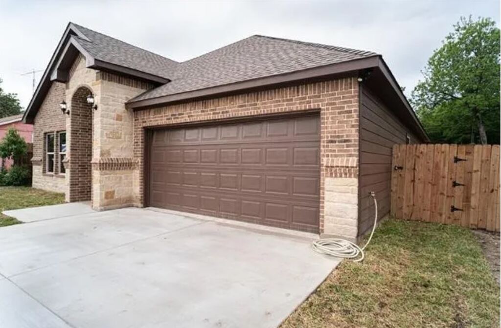 3229 Thannisch Avenue, Fort Worth, TX 76105 — photo 1