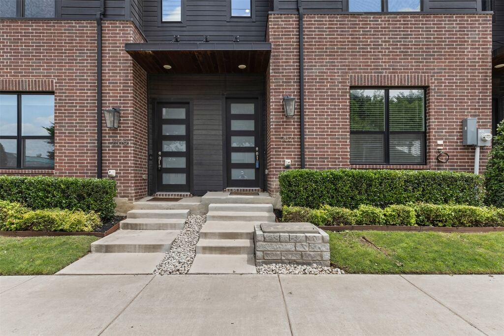 2821 Stanley Avenue, Fort Worth, TX 76110 — photo 1