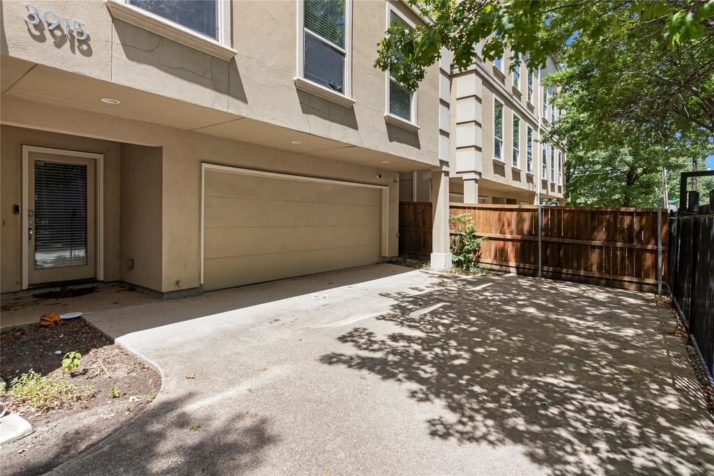3915 Congress Avenue 200, Dallas, TX 75219 — photo 1