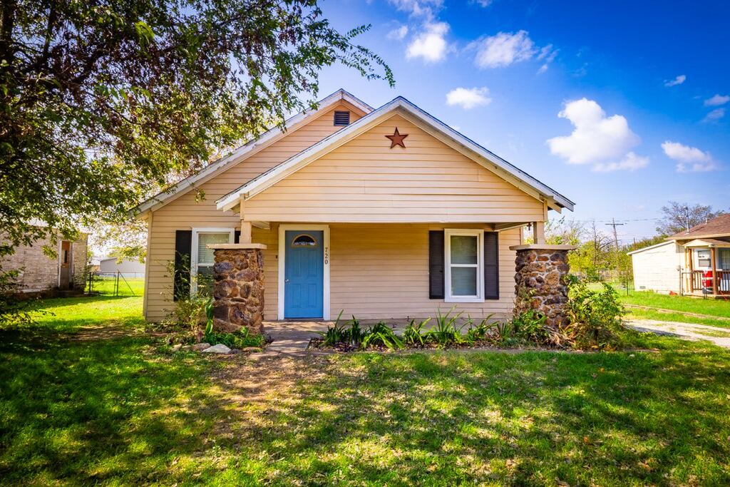 720 Texas Street, Graham, TX 76450 — photo 1