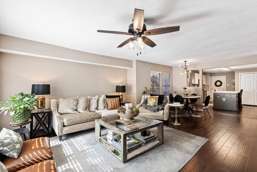 1130 S Montreal Avenue, Dallas, TX 75208 — photo 1