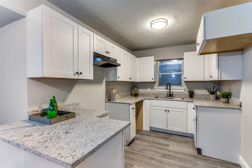2801 Wren Avenue, Fort Worth, TX 76133 — photo 1