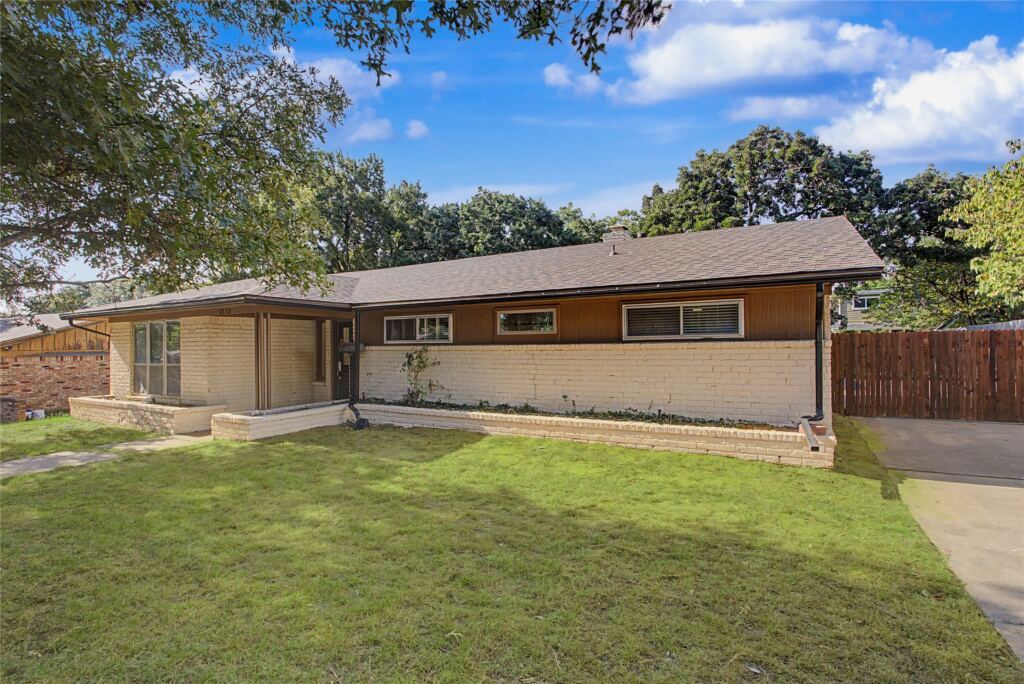7232 Monterrey Drive, Fort Worth, TX 76112 — photo 1