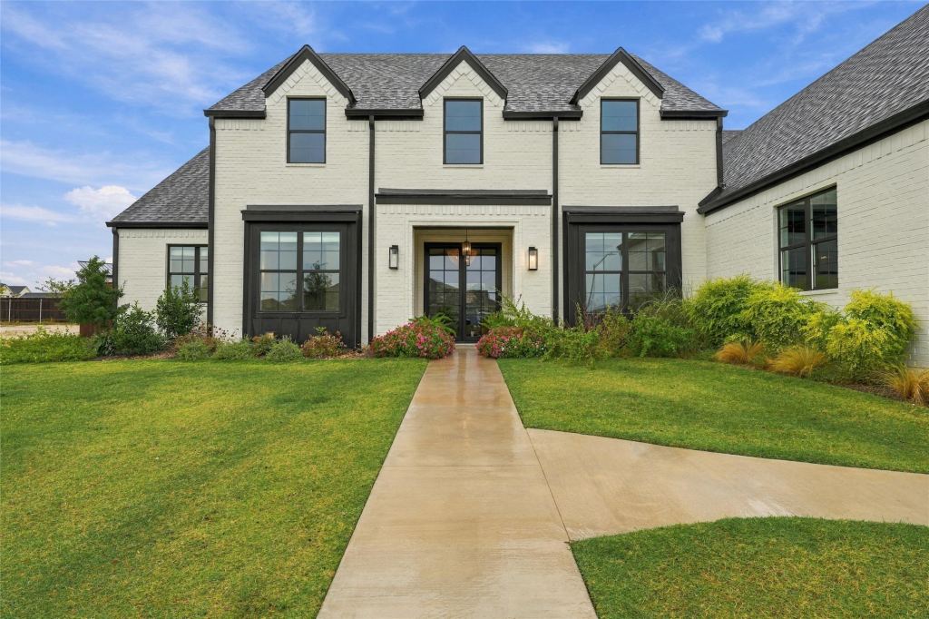 11012 Kings Canyon, Woodway, TX 76712 — photo 1